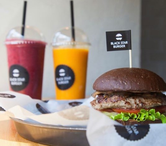 Франчайзер объяснил, почему закрылись три точки Black Star Burger