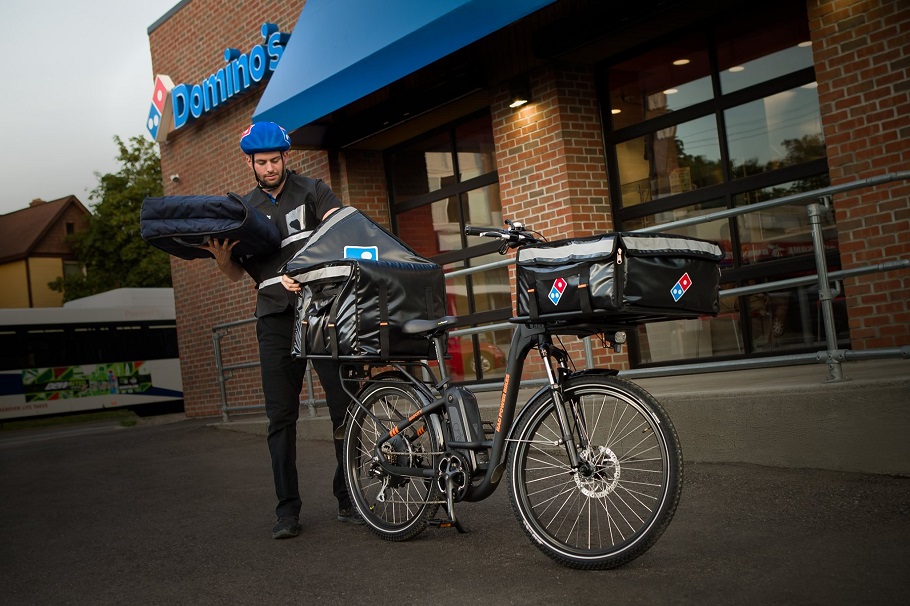 Domino’s Pizza пересадит американских курьеров на электровелосипеды