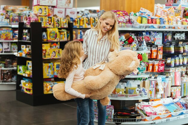 Франчайзи Hamleys в России планирует купить «Кораблик»