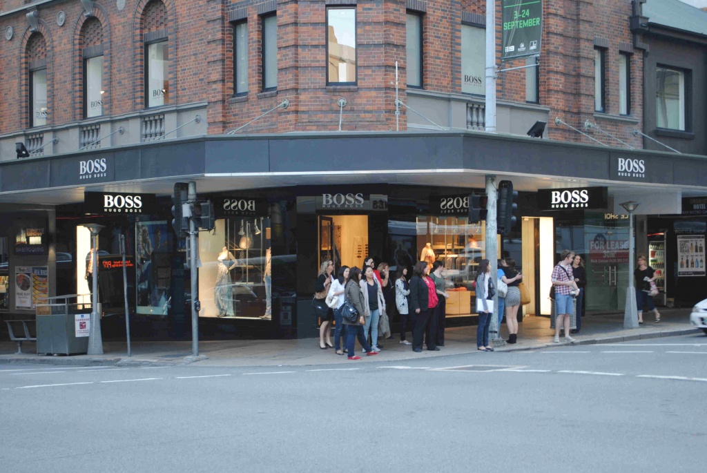 Hugo Boss откроет собственные магазины в России