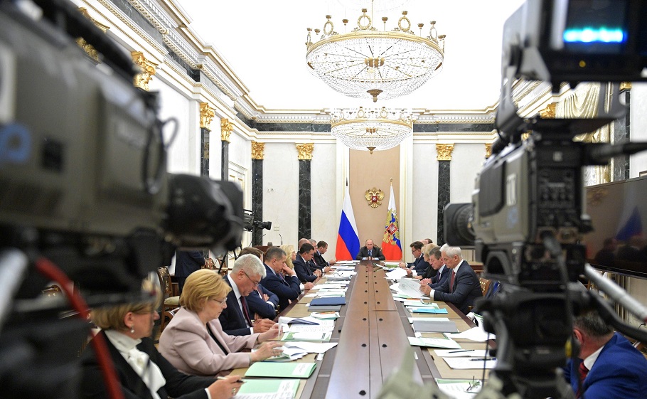 Путину доложили о подготовке нового СанПиНа