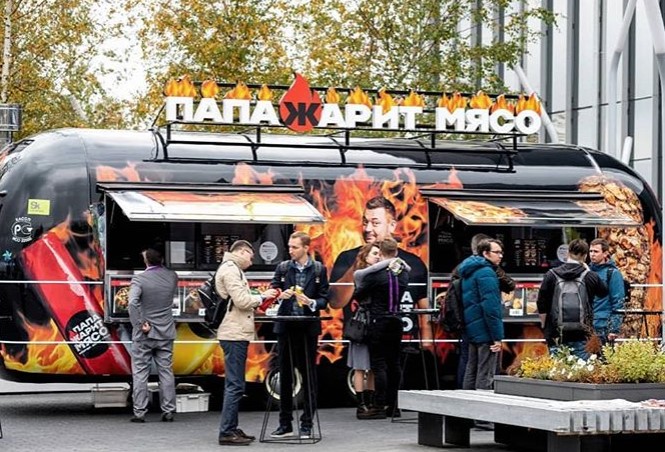 «Папа жарит мясо» Сергея Жукова открывает фудтрак в Москве