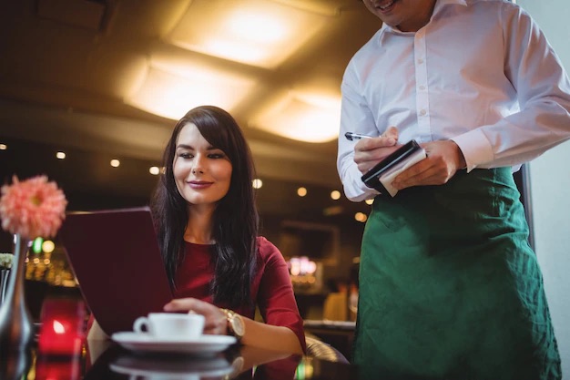 Развитием Pizza Hut в РФ займутся компании, связанные с «Росинтером» и One Price Coffee